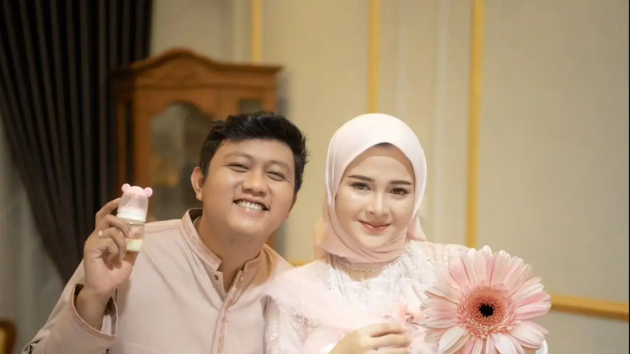 Potret Denny Caknan dan Bella Bonita gelar syukuran untuk putrinya, Cundamani. [Foto: Instagram/denny_caknan]