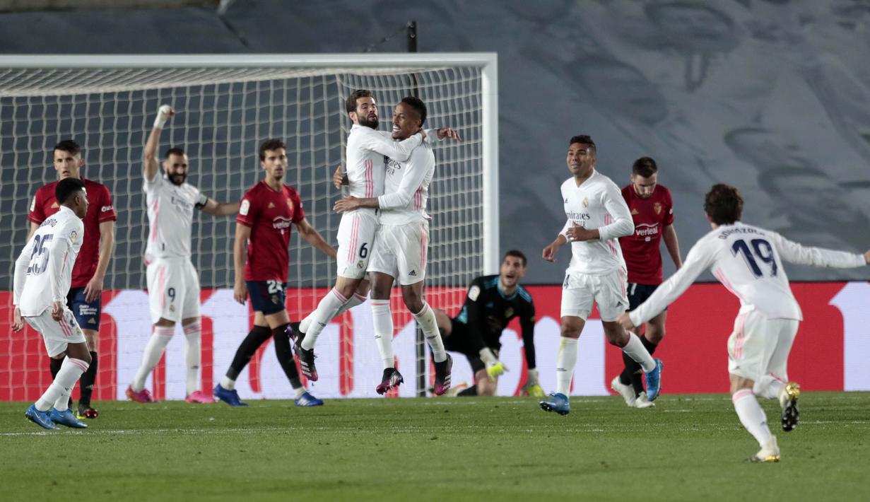 Eder Miliato dan Casemiro membawa Los Blancos menang di laga ini melalui gol-gol mereka. (Foto: AP/Bernat Armangue)