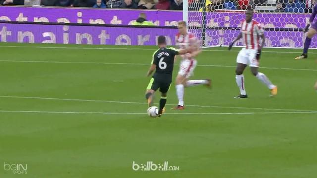 Berita video highlights Premier League 2017/2018 antara Stoke City melawan Bournemouth dengan skor 1-2. This video presented by Ballball.