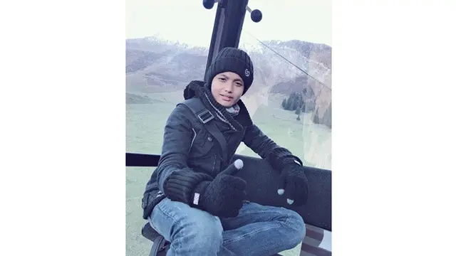 Jarang Terekspos, Ini 6 Potret Restu Anak Charly Van Houten yang Beranjak Dewasa
