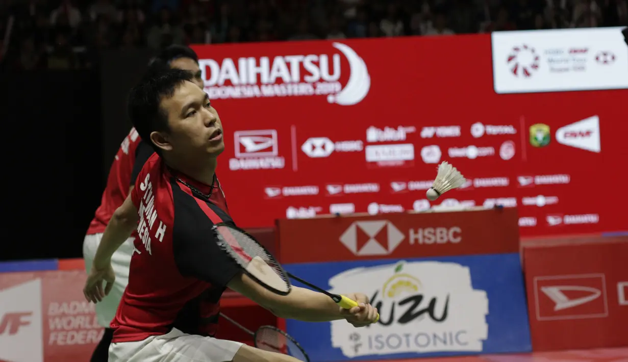 Pasangan Indonesia, Mohammad Ahsan/Hendra Setiawan, saati melawan Kevin Sanjaya/Marcus Gideon, pada laga Indonesia Masters 2019 di Istora, Jakarta, Minggu (27/1). Kevin/Marcus menang 21-17, 21-11. (Bola.com/M Iqbal Ichsan)