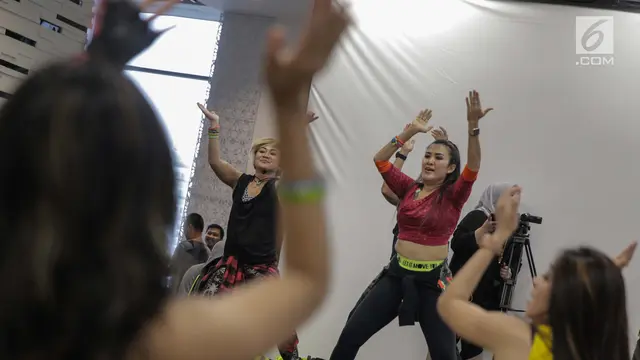 Seksinya Liza Natalia saat menjadi Istruktur Zumba
