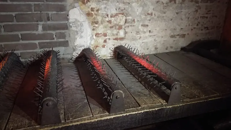 Salah satu alat penyiksaan pada masa lalu yang dipamerkan di Torture Museum, Amsterdam