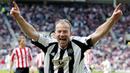 4. Alan Shearer (Newcastle United) - Shearer merupakan pemain dengan torehan gol terbanyak dalam sejarah Premier League dengan 260 gol. Striker legendaris itu sukses menyabet 3 kali gelar top skor Liga Inggris. (AP/Scott Heppell, File)