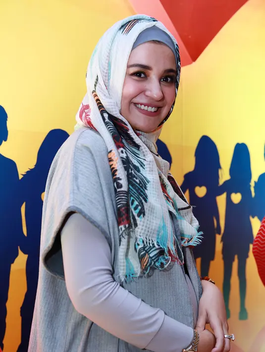 Pemeran yang populer lewat sinetron 'Cinta Fitri' itu yakin Teuku Adam al Fatih (18 bulan) bisa menerima adiknya. (Deki Prayoga/Bintang.com)