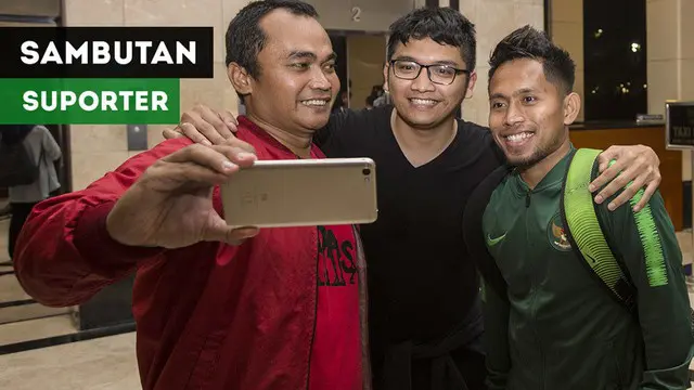Berita video momen sambutan suporter di hotel setelah Timnas Indonesia mengalahkan Timor Leste 3-1 pada laga kedua Piala AFF 2018, Selasa (13/11/2018).