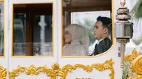 Pernikahan mewah anak Wali Kota Balikpapan Rahmad Mas'ud, Cindara Mas'ud, dengan kekasihnya Abdurahman Al Habsyi. (dok. Instagram @cindarar fotografer @venemapictures /https://www.instagram.com/p/DDvwTutJMO6/)