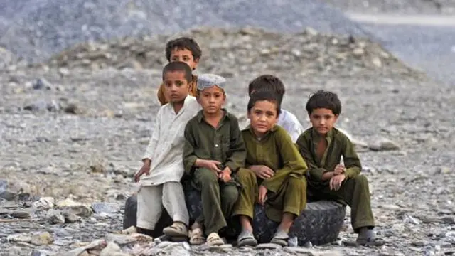 upah-buruh-afganistan-131130b.jpg