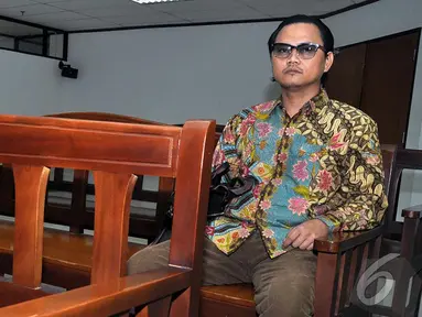 Terdakwa kasus korupsi pengadaan videotron Riefan Avrian di Pengadilan Tipikor, Jakarta, Kamis (9/10/2014) (Liputan6.com/Miftahul Hayat)