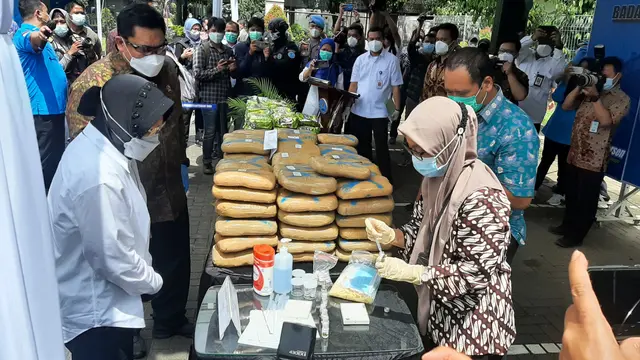 Badan Narkotika Nasional (BNN) memusnahkan barang bukti sabu seberat 84,58 kilogram dan ganja seberat 115,85 kilogram.