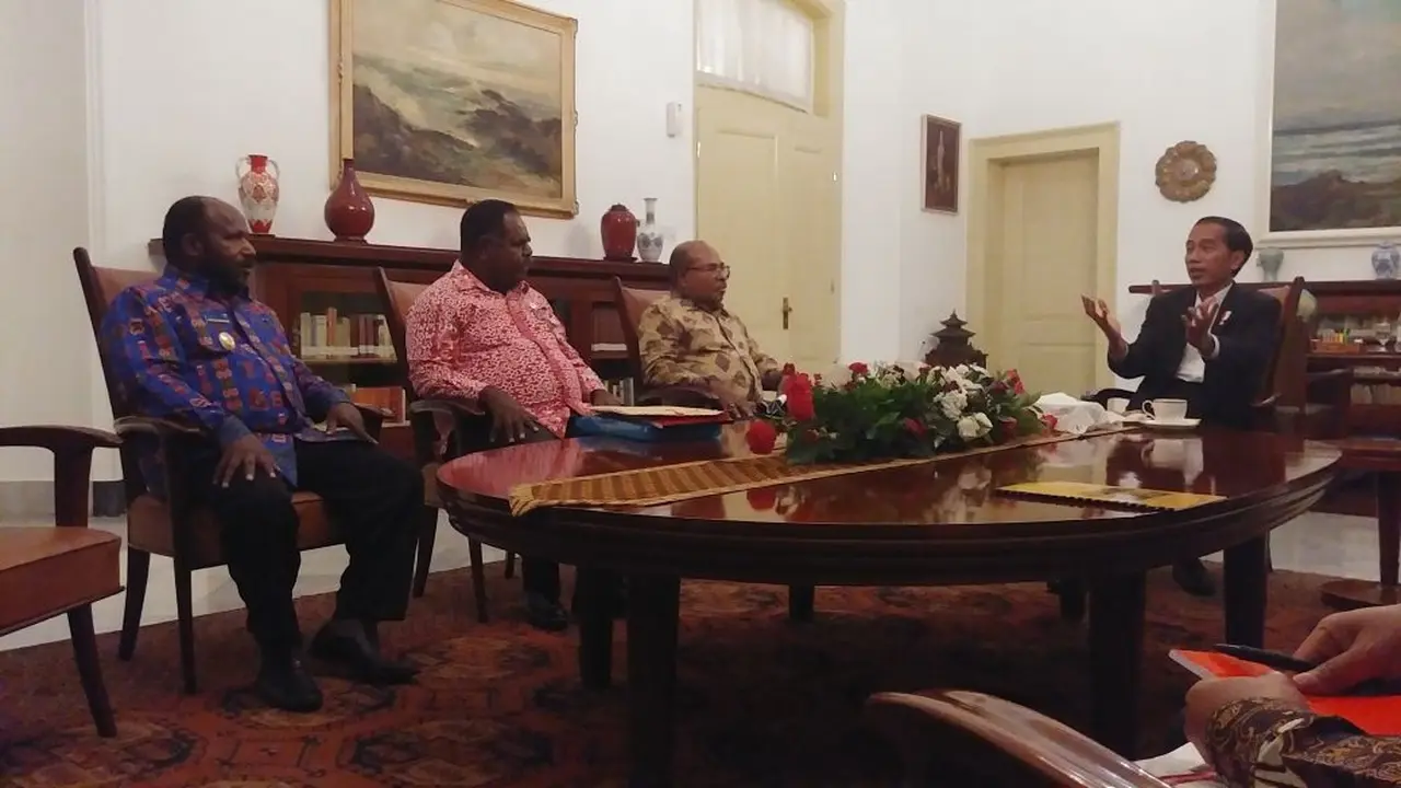 Jokowi bertemu Gubernur dan Bupati Papua untuk membahas wabah penyakit dan gizi buruk