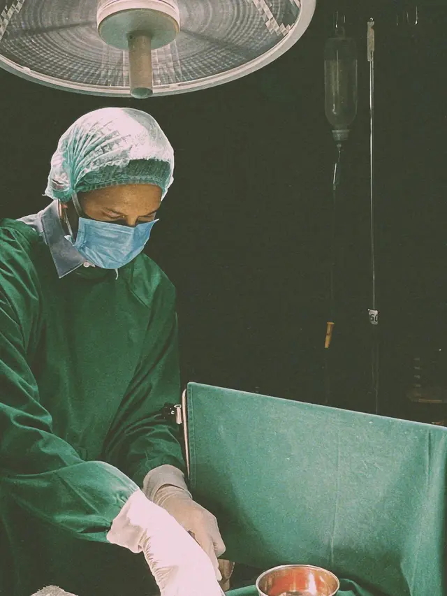 Main Sinetron Baru, Ini 6 Gaya Lucky Perdana Berperan Sebagai Dokter di Layar Kaca