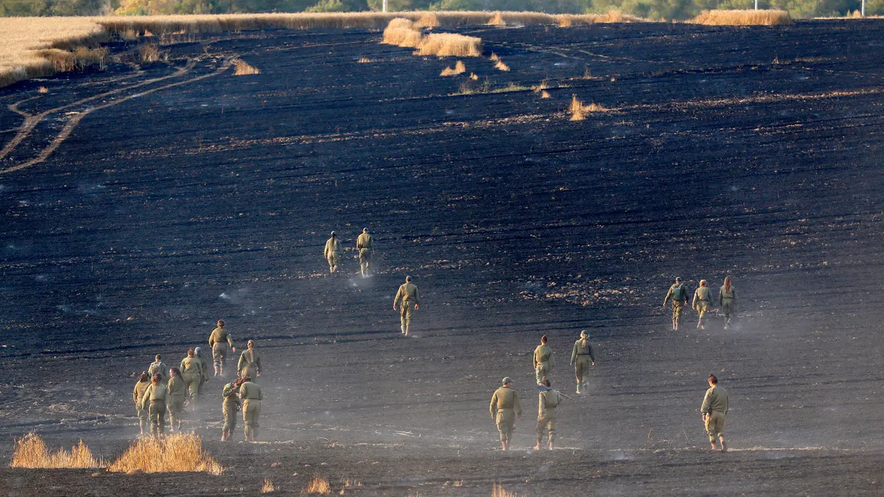 Bentrokan di Jalur Gaza, Ladang Gandum Israel Hangus Terbakar