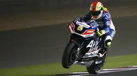 Pebalap Avintia Racing, Hector Barbera, berada pada posisi keempat dengan catatan waktu 1 menit 55,810 detik saat latihan bebas pertama di Sirkuit Losail, Qatar, Jumat (18/3/2016) dini hari WIB. (Bola.com/Crash.net)