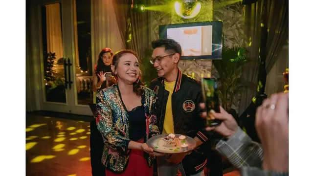 Beri Kejutan Ulang Tahun, Ini 7 Potret Kebersamaan Afgan dan Rossa