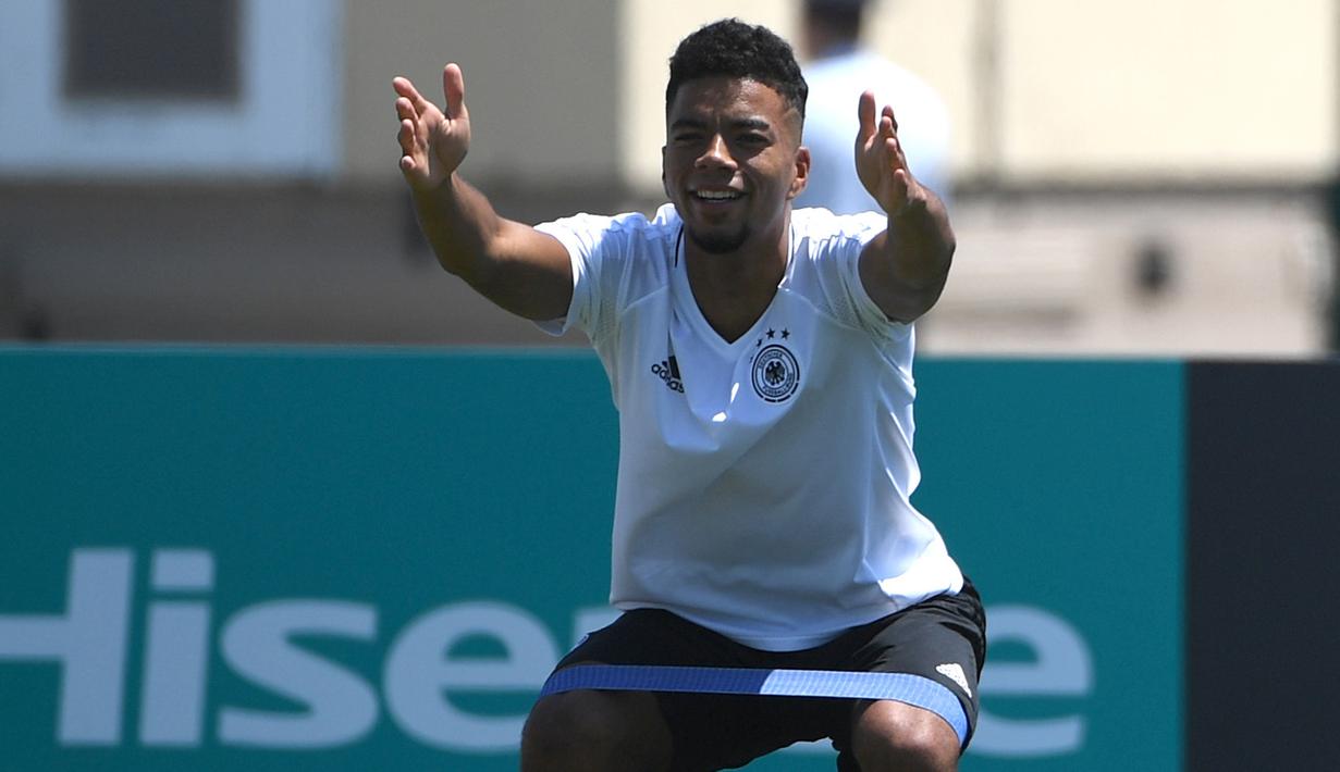 Pemain Jerman, Benjamin Henrichs adalah pemain incaran banyak klub Inggris, posisi idelanya adalah bek kanan namun Benjamin juga bisa bermain pada kedua sisi. Ia bisa menjadi alternatif lain untuk Klopp di Liverpool. (AFP/Patrik Stollarz)
