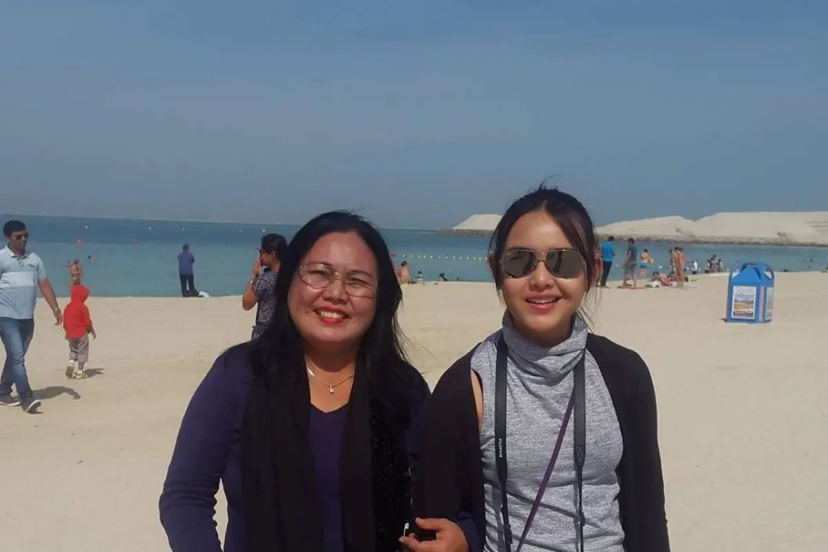Jarang Tersorot, Ini 6 Potret Kebersamaan Amanda Manopo dan Ibunda
