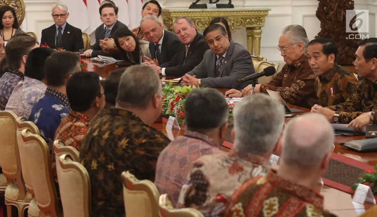 Suasana saat Presiden Joko Widodo menerima kunjungan delegasi US Asean Business Council di Istana Merdeka, Selasa (13/3). (Liputan6.con/Angga Yuniar)