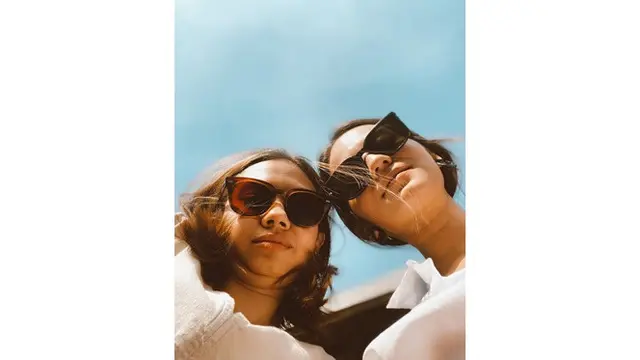 6 Momen Seru Liburan Yuki Kato dan Enzy di Bali, Pose Tidur Bikin Gagal Fokus