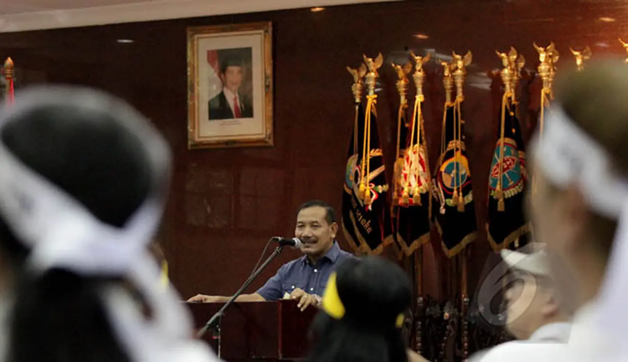Calon Kapolri, Komjen Badrodin Haiti memberikan sambutan dalam pertemuan dengan civitas akademika dari berbagai perguruan tinggi di Indonesia di Markas Besar Polri, Jakarta, Minggu (22/2/2015). (Liputan6.com/Faizal Fanani)