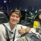 Warganet lantas membanding-bandingkan dengan ekspresi Rizky Billar dan Lesti Kejora. Dalam foto ini, senyum Lesti dinilai tak secerah biasanya. (Foto: Instagram/ rizkybillar)