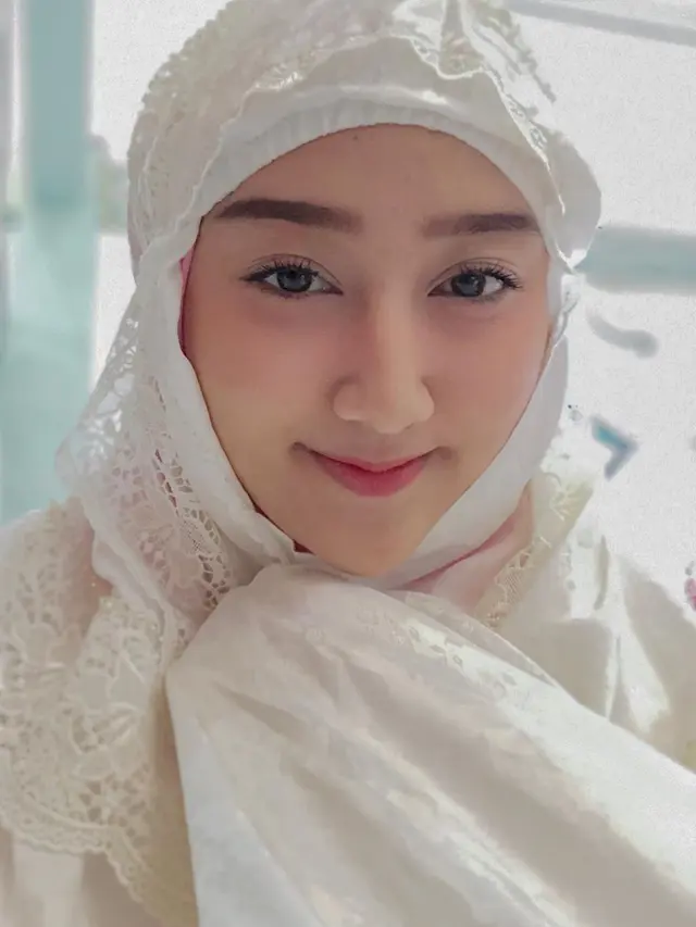 7 Gaya Sandrina IMB Pakai Hijab Ini Cantiknya Curi Perhatian