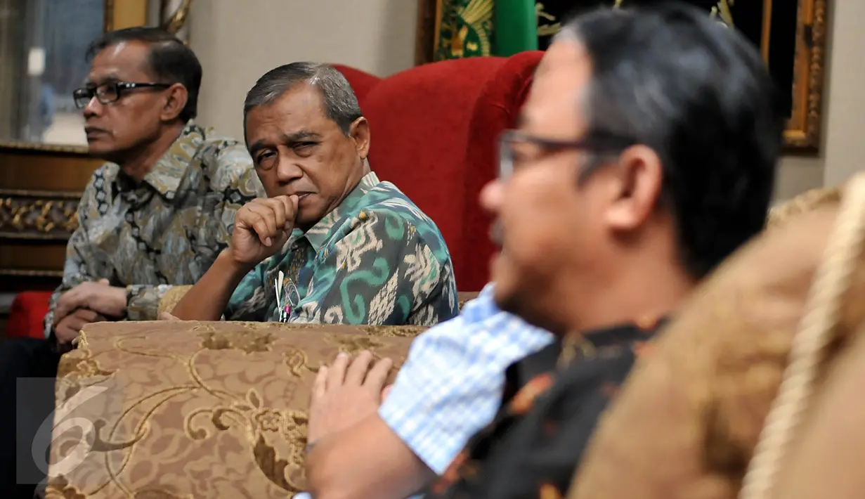 Ketua harian Muhammadiyah, Busyro Muqoddas (tengah) saat menerima PKS di Kantor Muhammadiyah, Jakarta, Rabu (6/1/2015). Kunjungan tersebut untuk mendengar aspirasi Muhammadiyah. (Liputan6.com/Johan Tallo)