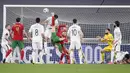 Striker Portugal, Cristiano Ronaldo, berusaha mencetak gol ke gawang Azerbaijan pada laga kualifikasi Piala Dunia 2022 di Stadion Juventus, Turin, Kamis (25/3/2021). Portugal menang dengan skor 1-0. (Fabio Ferrari/LaPresse via AP)