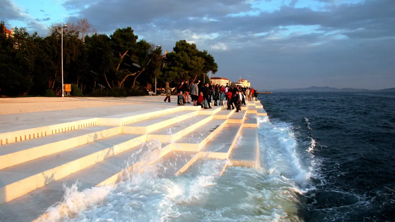 Pantai 'Ajaib' Ini Hasilkan Suara Merdu Ketika Ombak Datang