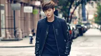 Lee Jong Suk Rilis Kumpulan Foto Sebagai Hadiah
