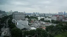 Gedung-gedung tinggi di Kawasan sekitar Abdul Muis, Jakarta,  (22/1). Pemerintah Provinsi (Pemprov) DKI Jakarta berencana sepanjang tahun 2016 ini akan melakukan pembelian lahan untuk dijadikan Ruang Terbuka Hijau (RTH). (Liputan6.com/Faizal Fanani)