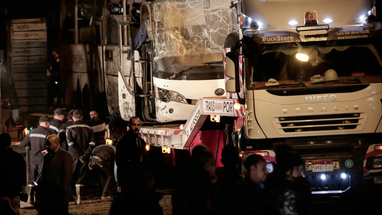 Serangan Bom Hantam Bus Wisata di Dekat Piramida Mesir