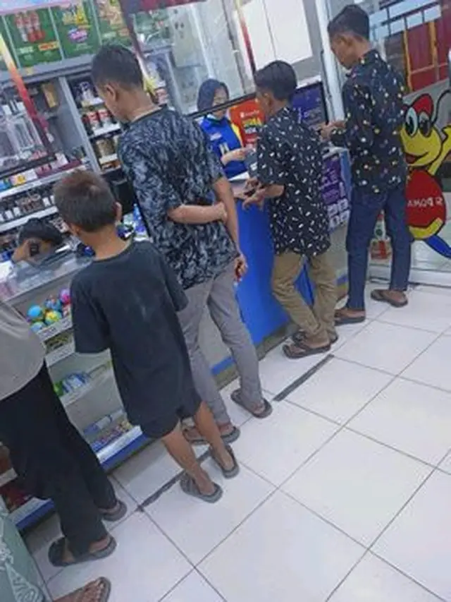 6 Potret Bocah Top Up Game Pakai THR Lebaran Ini Bikin Senyum Tipis