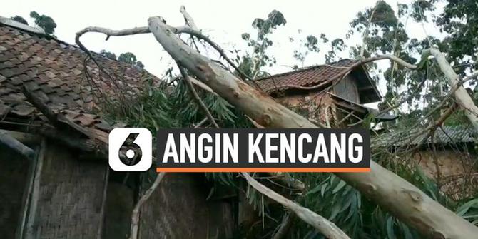 VIDEO: Angin Kencang Melanda Kawasan Bandung Barat