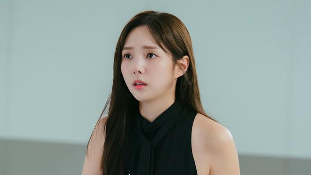 Di episode pertama When The Phone Rings penonton melihat akting Chae Soo Bin sebagai penerjemah bahasa isyarat di sebuah stasiun televisi. (Foto Dok MBC)
