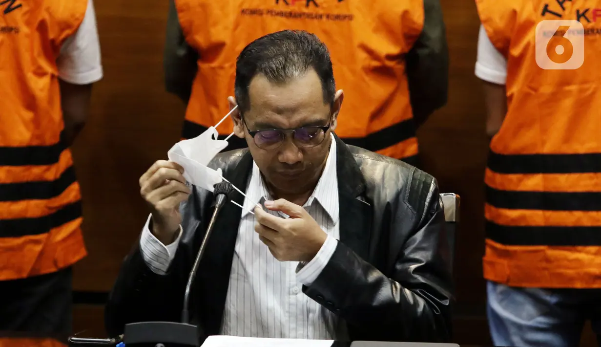 Wakil Ketua KPK, Nurul Ghufron bersiap membacakan rilis penahanan Bupati Langkat Sumatera Utara, Terbit Rencana Perangin Angin di Gedung KPK, Jakarta, Kamis (20/1/2022). Terbit diduga meminta fee untuk pekerjaan di Dinas PUPR dan Pendidikan Kab Langkat 2020 - 2022. (Liputan6.com/Helmi Fithriansyah)