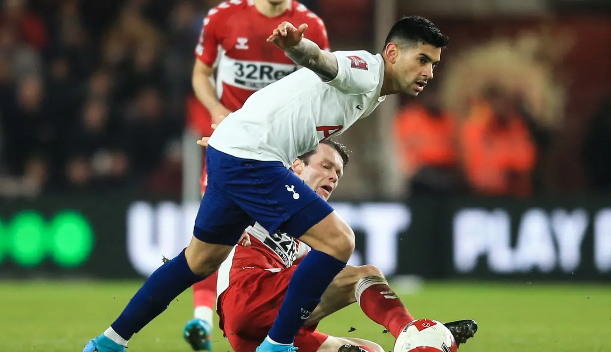 Cristian Romero. Bek tengah Argentina berusia 23 tahun ini didatangkan Juventus dari Genoa awal musim 2019/2020. Selama dua musim ia justru dipinjamkan ke Genoa dan Atalanta. Awal musim 2021/2022 ia dipinjamkan ke Tottenham Hotspur dan mampu tampil apik di bawah Antonio Conte. (AFP/Lindsey Parnaby)