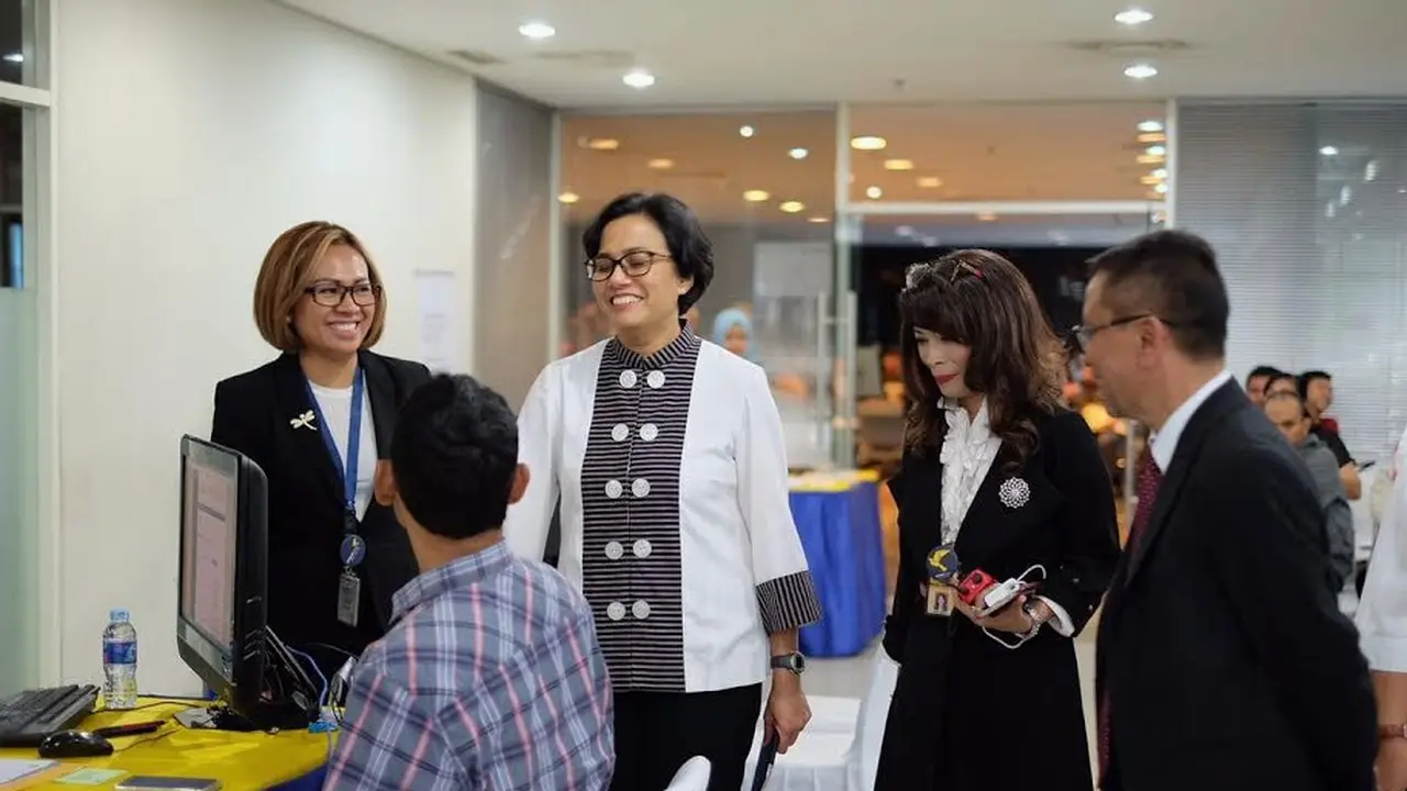 Menteri Keuangan (Menkeu) Sri Mulyani Indrawati menyambangi kantor pusat Direktorat Jenderal (Ditjen) Pajak
