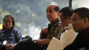 Daniel yang mengenakan batik berlengan pendek tampak menunggu di lobi KPK, Jakarta, Selasa (9/9/2014) (Liputan6.com/Panji Diksana)