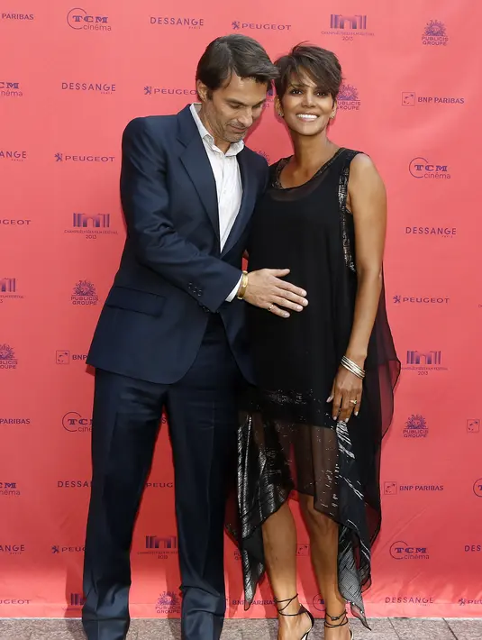 Sumber mengatakan Halle Berry dan Olivier Martinez terpisah dalam waktu yang panjang dan keduanya tampak bahagia ketika mereka tidak harus berurusan satu sama lain. Mereka memiliki banyak perbedaan budaya dan gaya hidup. (Bintang/EPA)