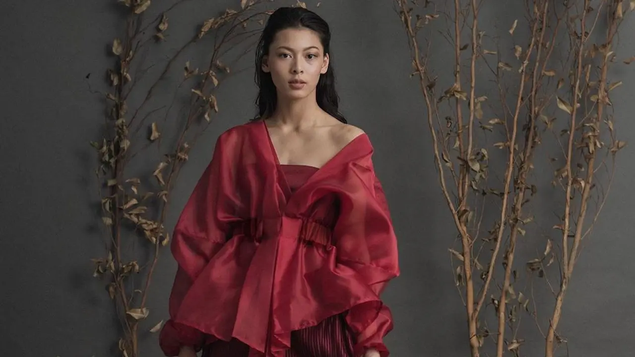 Koleksi baju merah untuk rayakan Imlek