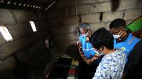 PLN dan Kemenko Perekonomian meninjau langsung penerima manfaat kompor induksi di Denpasar, Bali.