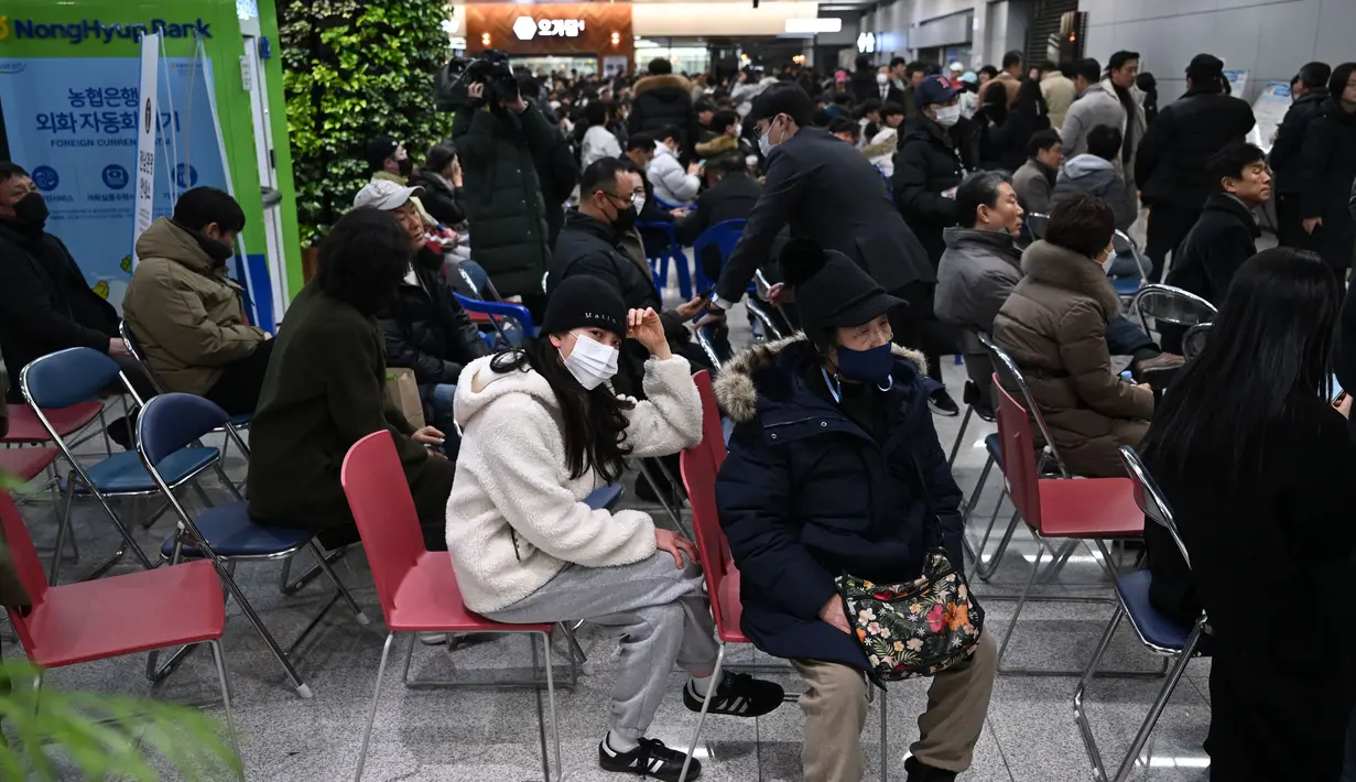 Sebelumnya dikabarkan, pesawat Jeju Air berjenis Boeing 737-800 mengalami kecelakaan di Bandara Internasional Muan, Korea Selatan, pada Minggu pagi (29/12/2024). (JUNG YEON-JE/AFP)