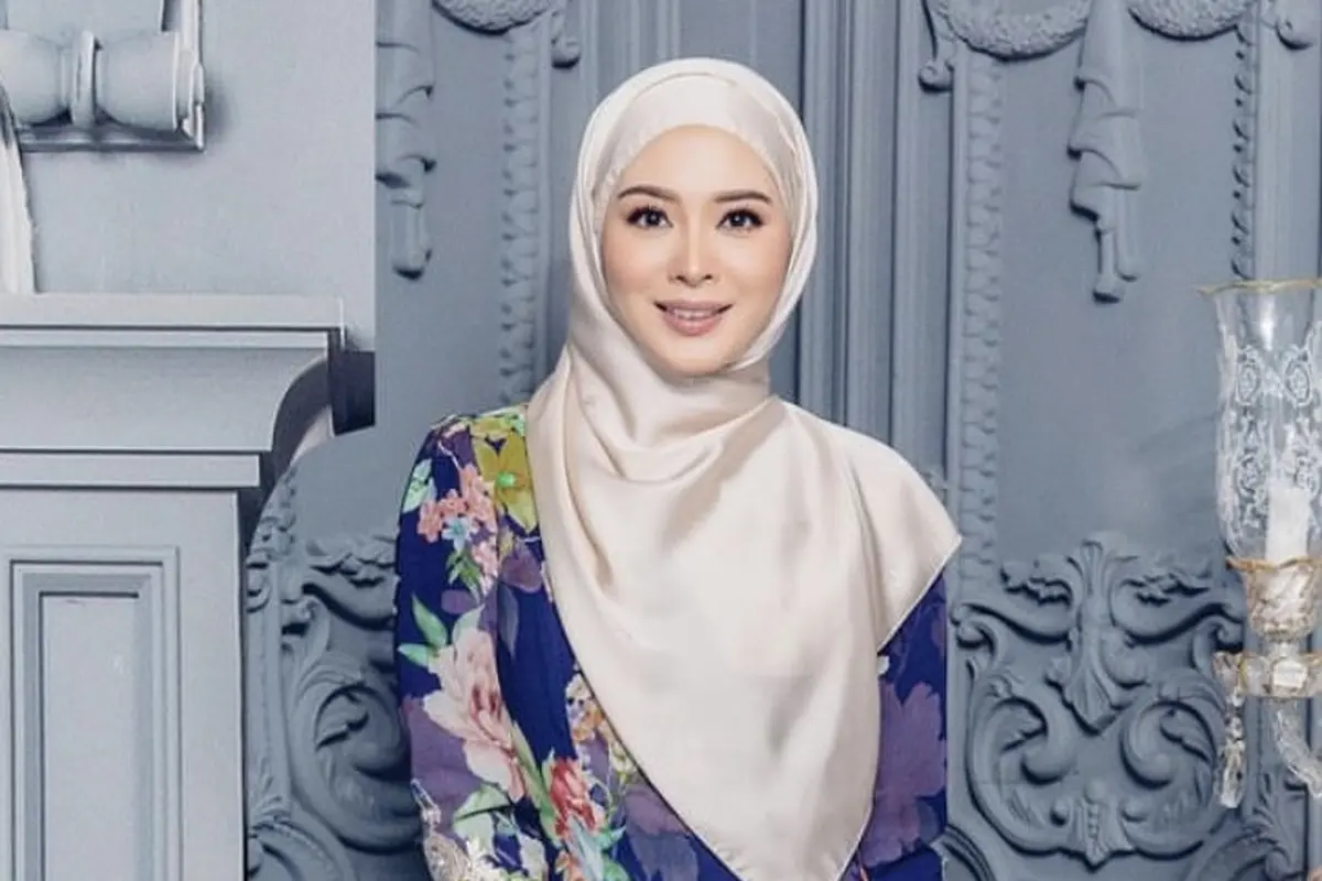 6 Inspirasi Baju Kurung untuk Lebaran dari Anisha Rosnah hingga Ayu Ting Ting