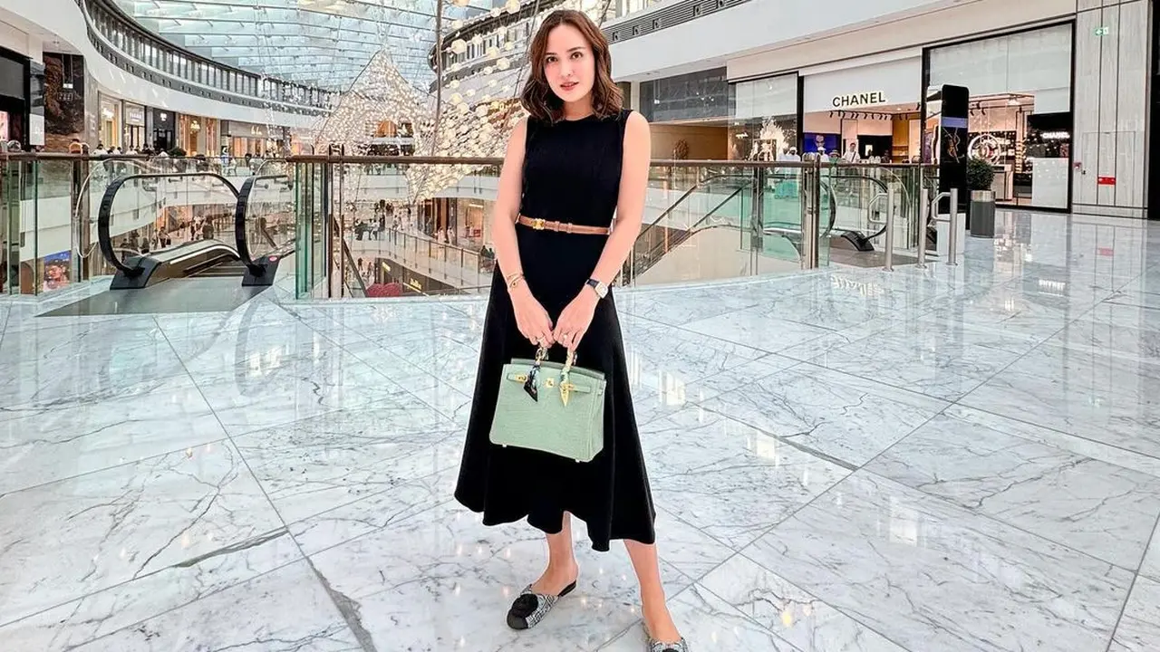6 Gaya Shandy Aulia Tetap Slay Tenteng Tas Hermes Rp1 Miliar Meski Terjebak Banjir di Dubai