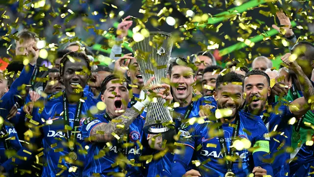 Foto: Kenangan Indah Enzo Maresca Bersama Chelsea, Akhiri Puasa Gelar Sejak Musim 2021/2022 dengan Dua Trofi