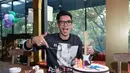 Di usia 19 tahun yang masih terbilang muda, Brandon Salim sudah aktif dengan kesibukannya di dunia entertain sebagai presenter, musik, serta film. (Wimbarsana/Bintang.com)