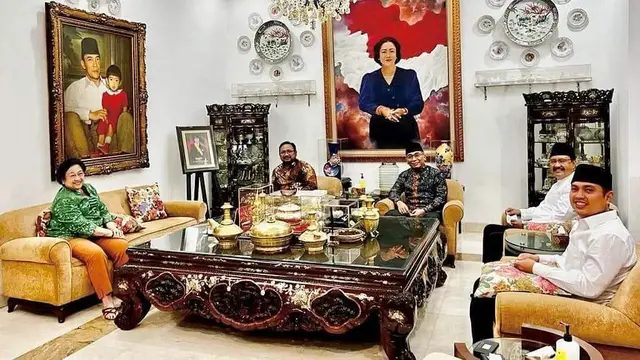 Menteri Agama Yaqut Cholil Qoumas saat ngabuburit di rumah Presiden RI ke-5 Megawati Soekarnoputri
