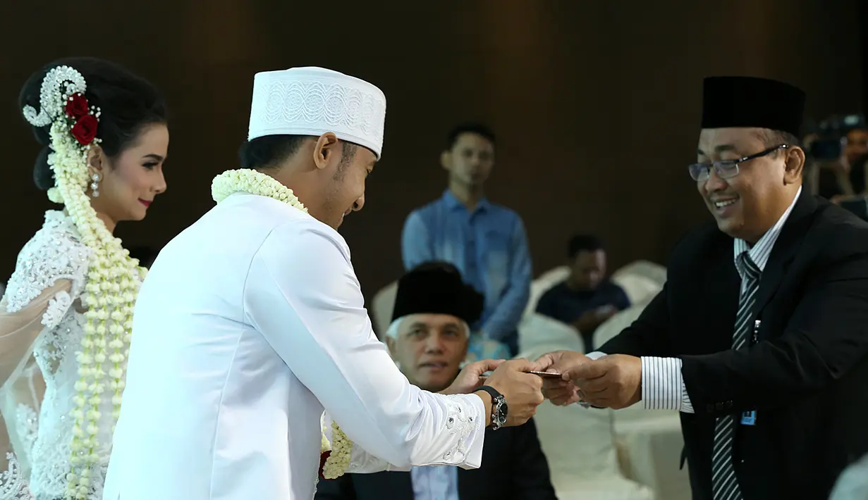 Akhirnya Hengky Kurniawan resmi menjadi suami dari Sonya Fatmala. (Galih W. Satria/bintang.com)