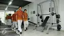 Sejumlah alat fitnes berada di SMA Negeri 2 Tamansari, Jakarta Barat, Kamis (14/4). Alat fitnes tersebut diadakan untuk memfasilitasi siswa saat musim hujan. (Liputan6.com/Gempur M Surya)